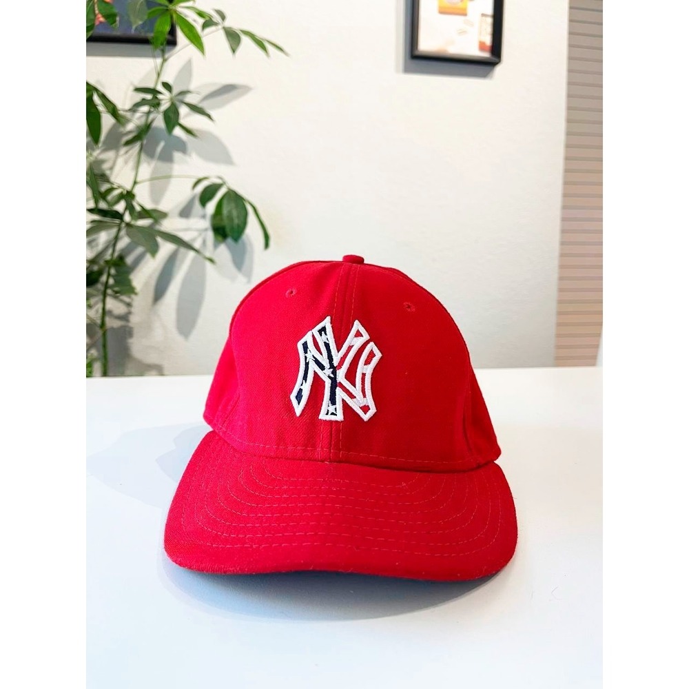 New Era 59FIFTY New York Yankees USA Flag Logo Red Fitted Cap Size 7 1/4 MLB Coo
